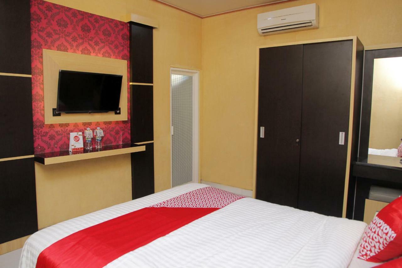 Oyo 840 Hotel Dely Palu Bagian luar foto