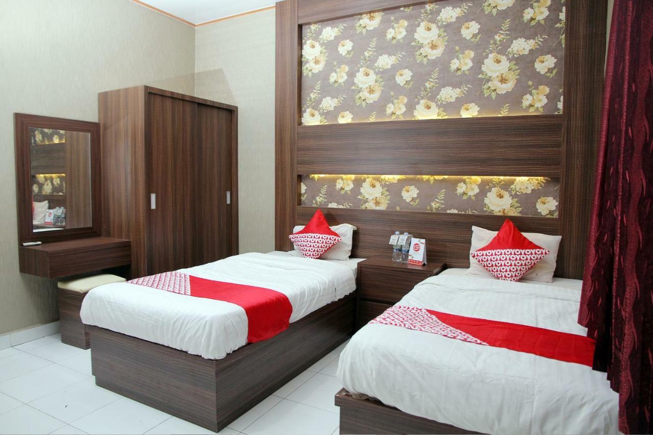 Oyo 840 Hotel Dely Palu Bagian luar foto