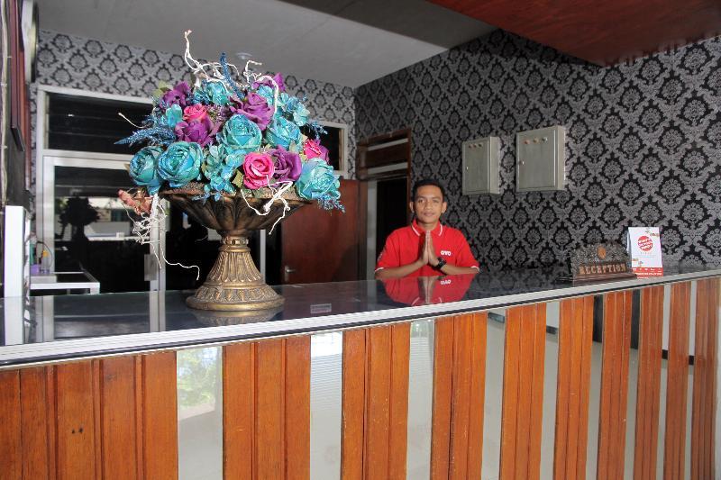 Oyo 840 Hotel Dely Palu Bagian luar foto